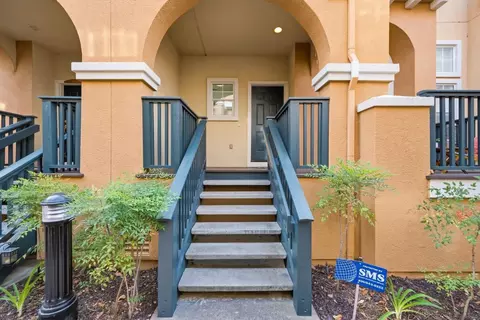 105 Sydney Ln, Redwood City, CA 94063