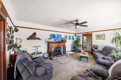 Living - 350 Harrison Rd, Salinas, CA 93907 photo 2 of 2