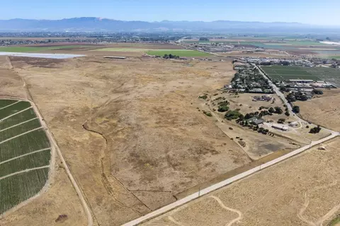 View/Area - 350 Harrison Rd, Salinas, CA 93907 photo 3 of 5