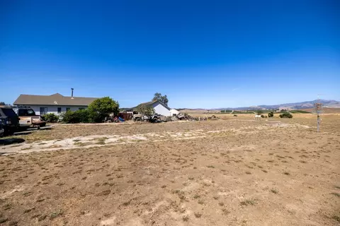 Exterior - 350 Harrison Rd, Salinas, CA 93907 photo 2 of 4