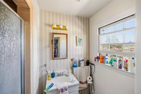 Bath - 350 Harrison Rd, Salinas, CA 93907 photo 1 of 1