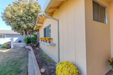 Exterior - 423 Pueblo Dr, Salinas, CA 93906 photo 4 of 12