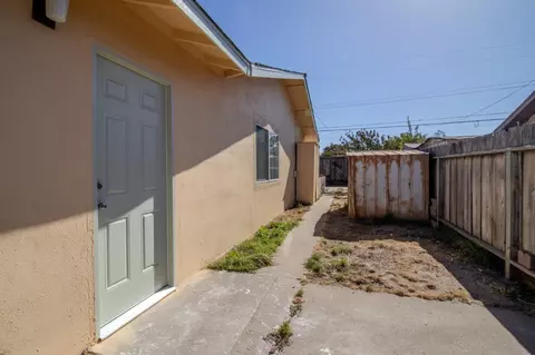 Exterior - 423 Pueblo Dr, Salinas, CA 93906 photo 11 of 12