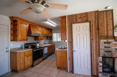 Kitchen - 423 Pueblo Dr, Salinas, CA 93906 photo 3 of 9
