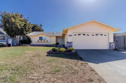 Exterior - 423 Pueblo Dr, Salinas, CA 93906 photo 2 of 12