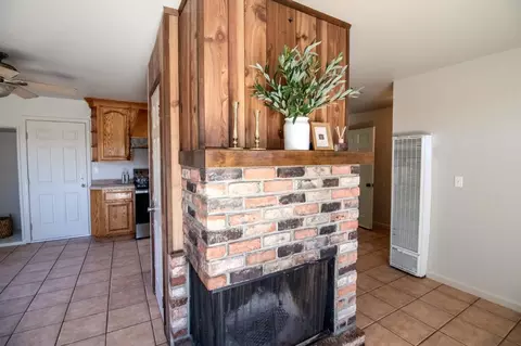 Entry Way - 423 Pueblo Dr, Salinas, CA 93906 photo 2 of 3
