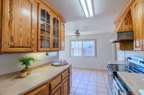 Kitchen - 423 Pueblo Dr, Salinas, CA 93906 photo 9 of 9