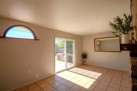 Living - 423 Pueblo Dr, Salinas, CA 93906 photo 6 of 6