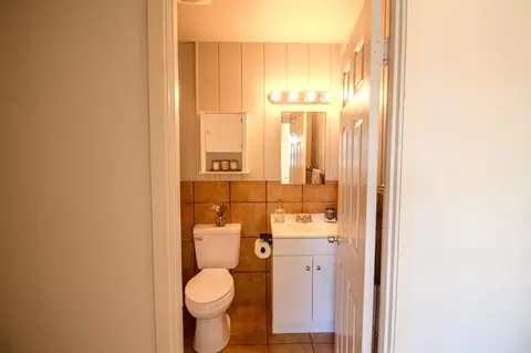 Bath - 423 Pueblo Dr, Salinas, CA 93906 photo 4 of 4