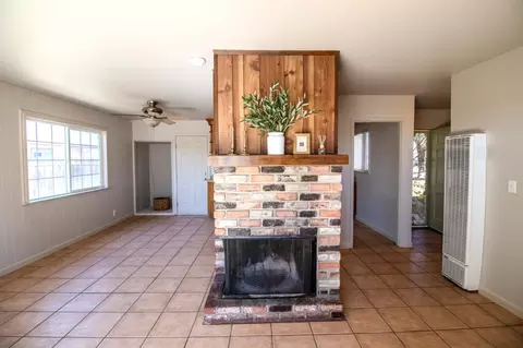 Living - 423 Pueblo Dr, Salinas, CA 93906 photo 4 of 6