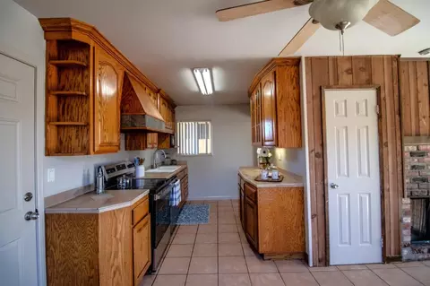 Kitchen - 423 Pueblo Dr, Salinas, CA 93906 photo 2 of 9