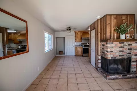Living - 423 Pueblo Dr, Salinas, CA 93906 photo 2 of 6
