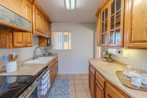 Kitchen - 423 Pueblo Dr, Salinas, CA 93906 photo 8 of 9