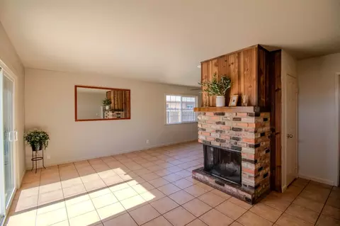 Living - 423 Pueblo Dr, Salinas, CA 93906 photo 3 of 6