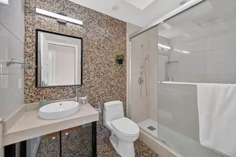 Bath - 45 El Bonito Way, Millbrae, CA 94030 photo 4 of 7