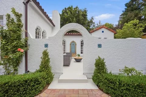 1535 Cowper St, Palo Alto, CA 94301