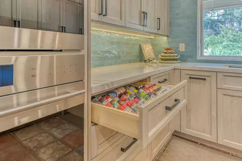 Kitchen - 17814 Gail Ct, Salinas, CA 93907 photo 9 of 9