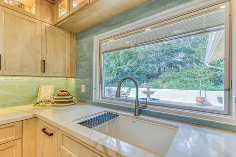 Kitchen - 17814 Gail Ct, Salinas, CA 93907 photo 4 of 9