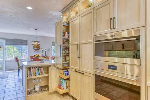 Kitchen - 17814 Gail Ct, Salinas, CA 93907 photo 6 of 9