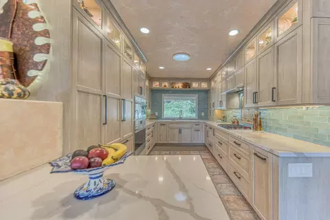 Kitchen - 17814 Gail Ct, Salinas, CA 93907 photo 1 of 9