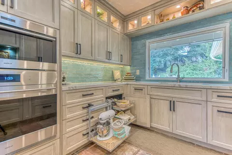 Kitchen - 17814 Gail Ct, Salinas, CA 93907 photo 7 of 9