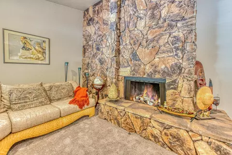 Living - 17814 Gail Ct, Salinas, CA 93907 photo 2 of 6