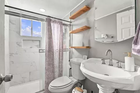 Bath - Coronado Way, Hayward, CA 94545 photo 1 of 3