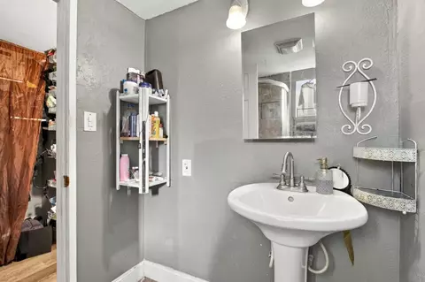 Bath - Coronado Way, Hayward, CA 94545 photo 3 of 3