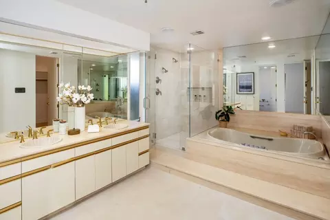 Bath - 730 Morningside Rd, Los Altos, CA 94022 photo 1 of 4