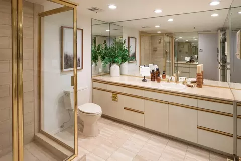 Bath - 730 Morningside Rd, Los Altos, CA 94022 photo 3 of 4