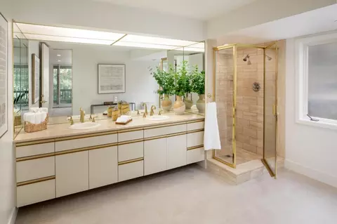 Bath - 730 Morningside Rd, Los Altos, CA 94022 photo 2 of 4