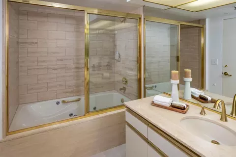 Bath - 730 Morningside Rd, Los Altos, CA 94022 photo 4 of 4