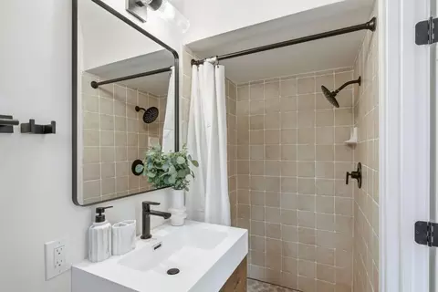 Bath - 1544 Todd St, Mountain View, CA 94040 photo 2 of 2
