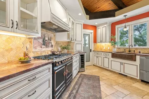 Kitchen - Roop Rd, Gilroy, CA 95020 photo 3 of 7