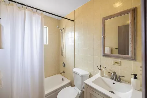 Bath - 1437 Vallejo St, Seaside, CA 93955 photo 1 of 1