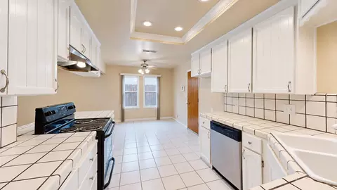 Kitchen - 2525 Hampton Way, Turlock, CA 95382 photo 4 of 9