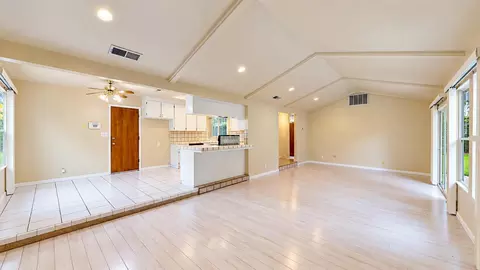 Living - 2525 Hampton Way, Turlock, CA 95382 photo 2 of 8