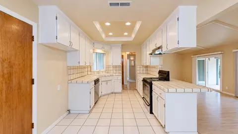 Kitchen - 2525 Hampton Way, Turlock, CA 95382 photo 8 of 9