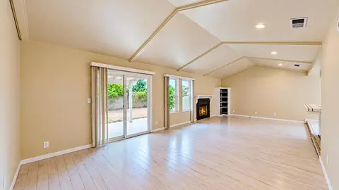 Living - 2525 Hampton Way, Turlock, CA 95382 photo 4 of 8