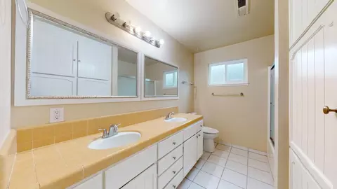 Bath - 2525 Hampton Way, Turlock, CA 95382 photo 1 of 6