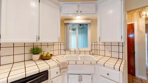 Kitchen - 2525 Hampton Way, Turlock, CA 95382 photo 7 of 9