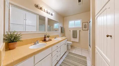 Bath - 2525 Hampton Way, Turlock, CA 95382 photo 2 of 6