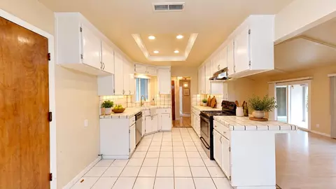 Kitchen - 2525 Hampton Way, Turlock, CA 95382 photo 9 of 9