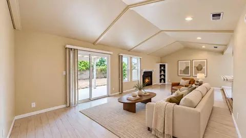 Living - 2525 Hampton Way, Turlock, CA 95382 photo 5 of 8