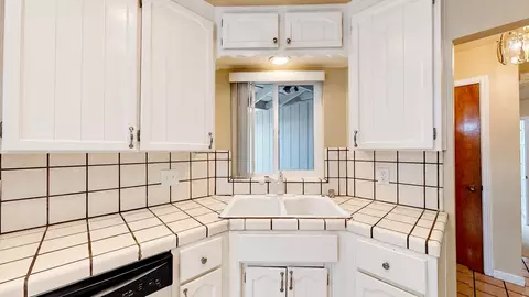 Kitchen - 2525 Hampton Way, Turlock, CA 95382 photo 6 of 9