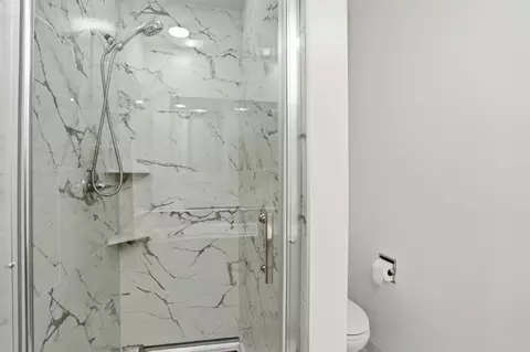 Bath - 191 Carpenter St, Carmel, CA 93921 photo 4 of 5