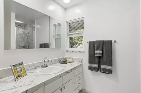 Bath - 191 Carpenter St, Carmel, CA 93921 photo 3 of 5