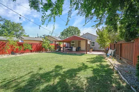 3713 18th Ave, Sacramento, CA 95820