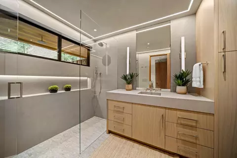 Bath - 26308 Isabella Ave, Carmel, CA 93923 photo 4 of 7