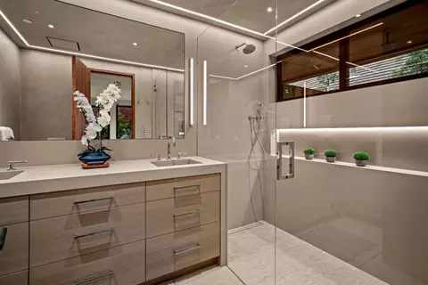 Bath - 26308 Isabella Ave, Carmel, CA 93923 photo 6 of 7